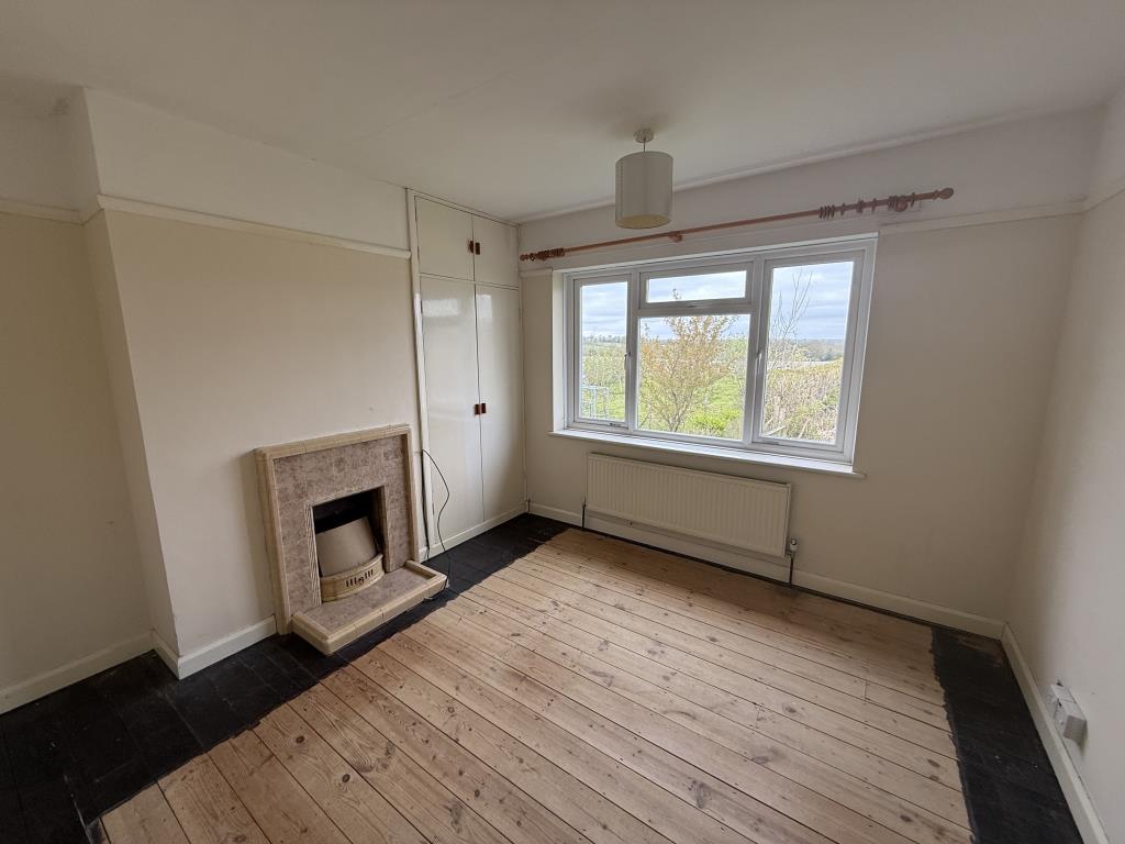 Lot: 155 - THREE-BEDROOM SEMI-DETACHED HOUSE ON OUTSKIRTS OF WEALDEN VILLAGE - Main Bedroom in rural semi in need of modernisation